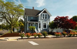 175 E CLARENDON St, Gladstone, OR 97027