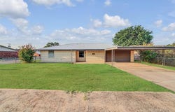 412 E Washington Avenue, Sayre, OK 73662