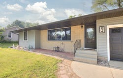 214 Breezy Point Drive, Pardeeville, WI 53954