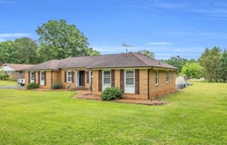 1527 Pinehaven St. Ext., Laurens, SC 29360