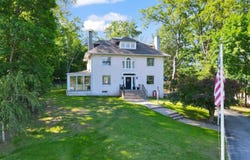 210 Pompton Ave, Pompton Lakes Boro, NJ 07442-1324