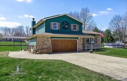 41 N Linden Drive, Plano, IL 60545