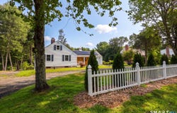 931 Chestnut Hill Road, Glastonbury, CT 06073