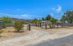 2237 E DESERT Lane, Phoenix, AZ 85042