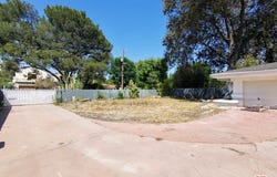 23460 Hatteras St, Woodland Hills, CA 91367