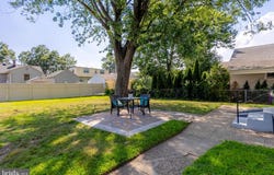 201 W RED BANK AVENUE, WEST DEPTFORD, NJ 08096