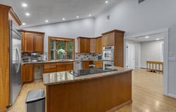 4 Dolphins Rise, Lloyd Harbor, NY 11743