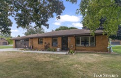 3955 Ivanrest Avenue SW, Grandville, MI 49418