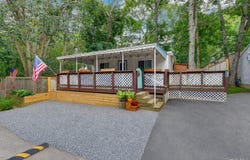 15 Cottage Road, Baiting Hollow, NY 11933