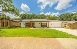 806 Chestnut Drive, Arlington, TX 76012