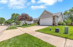 354 Birchwood Crossing Lane, Maryland Heights, MO 63043