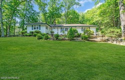 7 E Parkway Place, Holmdel, NJ 07733