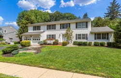 18 Mulberry Lane, Edison, NJ 08820