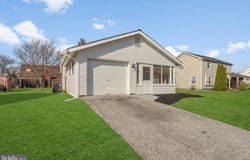 7 STERLING Lane, WILLINGBORO, NJ 08046