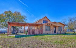 602 E Post Office St, Weimar, TX 78962
