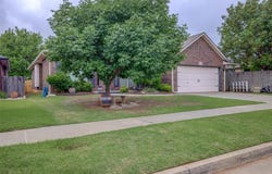 913 Elm Creek Drive, Moore, OK 73160