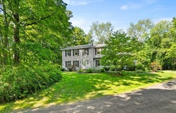 27 Park St, Pepperell, MA 01463
