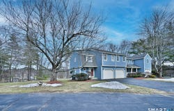 8 Village Green Road, Sturbridge, MA 01566