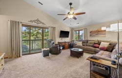 2264 Circle Rdg, Delafield, WI 53018