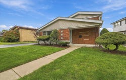 10624 S Kostner Avenue, Oak Lawn, IL 60453