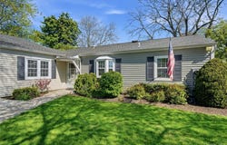 66 Harbor N, Amityville, NY 11701