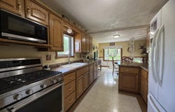 936 LAKEVIEW Drive, GREEN BAY, WI 54313