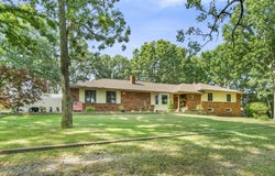 908 Apache Road, Sparta, MO 65753