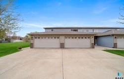 6300 Santa Rosa Cir, Sioux Falls, SD 57108