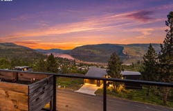 400 MAYA Way, Mosier, OR 97040