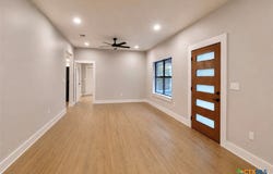 800 N Fannin Avenue, Cameron, TX 76520