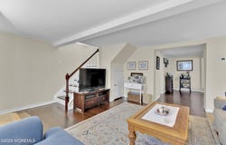 18 Pine Street, Keyport, NJ 07735