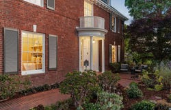 857 Paramount Rd, Oakland, CA 94610