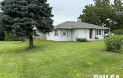 200 W 3RD Avenue, Deer Creek, IL 61733