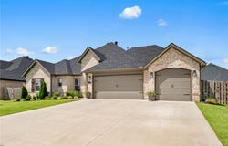 886 Bellagiola Drive, Tontitown, AR 72762