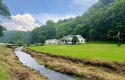 141  Canoe Run Road, Looneyville, WV 25259