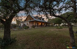 1900 Granite Springs Dr., Fredericksburg, TX 78624