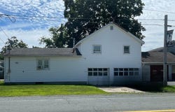 200 Avenue C, Matamoras, PA 18336