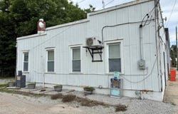 102 S Walnut Avenue, Smithton, MO 65350