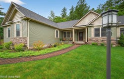 6 Corinne Court, Saratoga, NY 12866