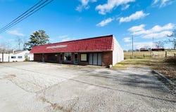 6299 US-421 N., Grey Hawk, KY 40447