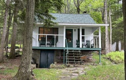 111 Ridgefield Point Road, Greentown, PA 18426