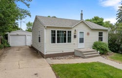 804 19th St, Minot, ND 58703-1804
