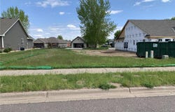 2242 8th Lane SE, Cambridge, MN 55008