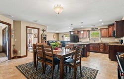 817 6th Ave SE, Cascade, IA 52033-4400