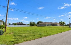 1237 NW 33rd Place, Cape Coral, FL 33993