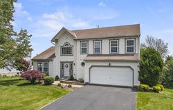 1615 Lilac Ln, Moon/Crescent Twp, PA 15046
