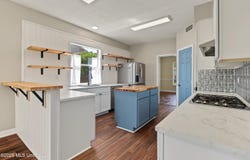 18 Lakeview Drive, Ocean Springs, MS 39564