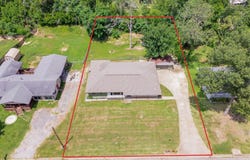 137 Gardner Dr, Palestine, TX 75803