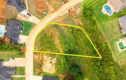 845 Spring Creek Dr, Nacogdoches, TX 75961