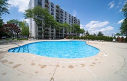 9009 Golf Road, Des Plaines, IL 60016